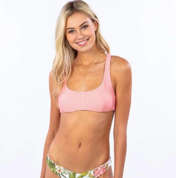 New with tags! Rip curl reversible bikini top - Picture 3 of 3